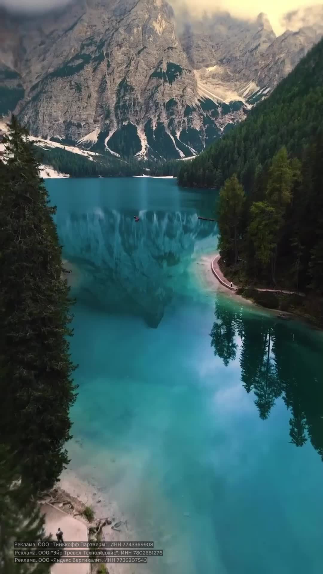 На высоте 1496 метров в Южном Тироле находится озеро Брайес, которое славится своими потрясающими...