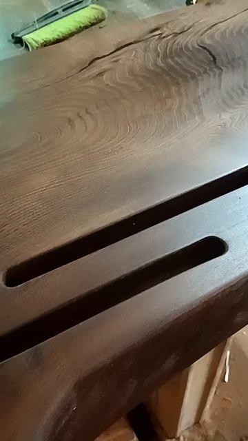 Почти готовый подоконник из слэба термированного карагача