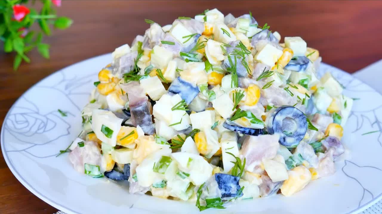 До чего же он ВКУСНЫЙ! Салат на новый год. Его ОБОЖАЮТ ВСЕ! Обалденно вкусный салат. Салат с рыбой