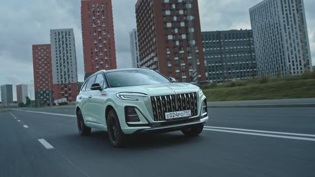 HONGQI  HS3 - яркая динамика каждого дня