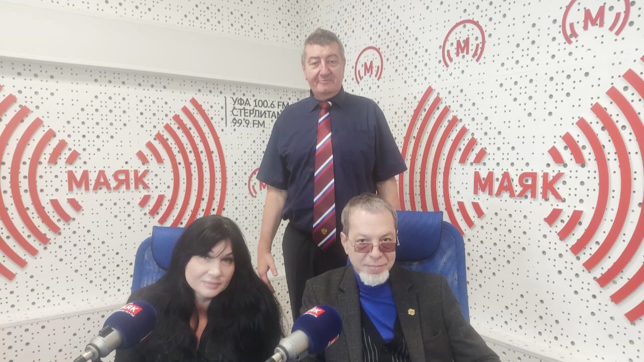 В рабочий полдень - 24.11.2025 Легендарная "Литературная газета" на "Маяке"!