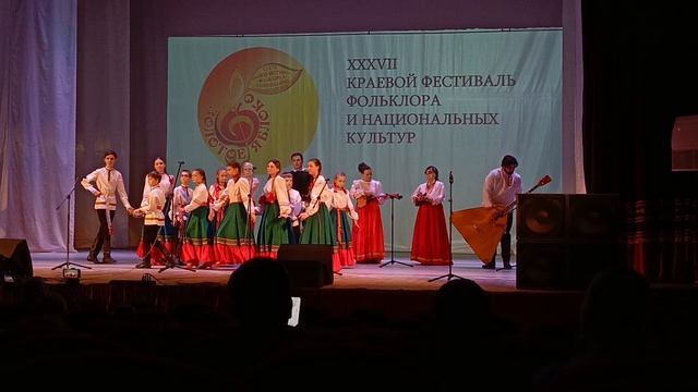 Образцовый вокальный ансамбль „Звонкие ягодки"