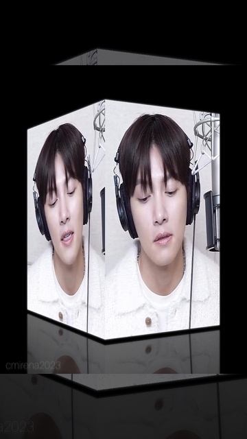 Чжи Чан Ук читает текст героев, которых  воплотил на экране, 24.11.2025.