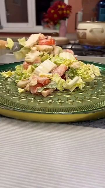 Салат с курицей и пекинской капустой