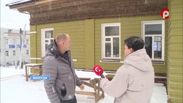 Строительные леса перестали скрывать фасад старинного дома на Ленинградской, 34 в Вологде.