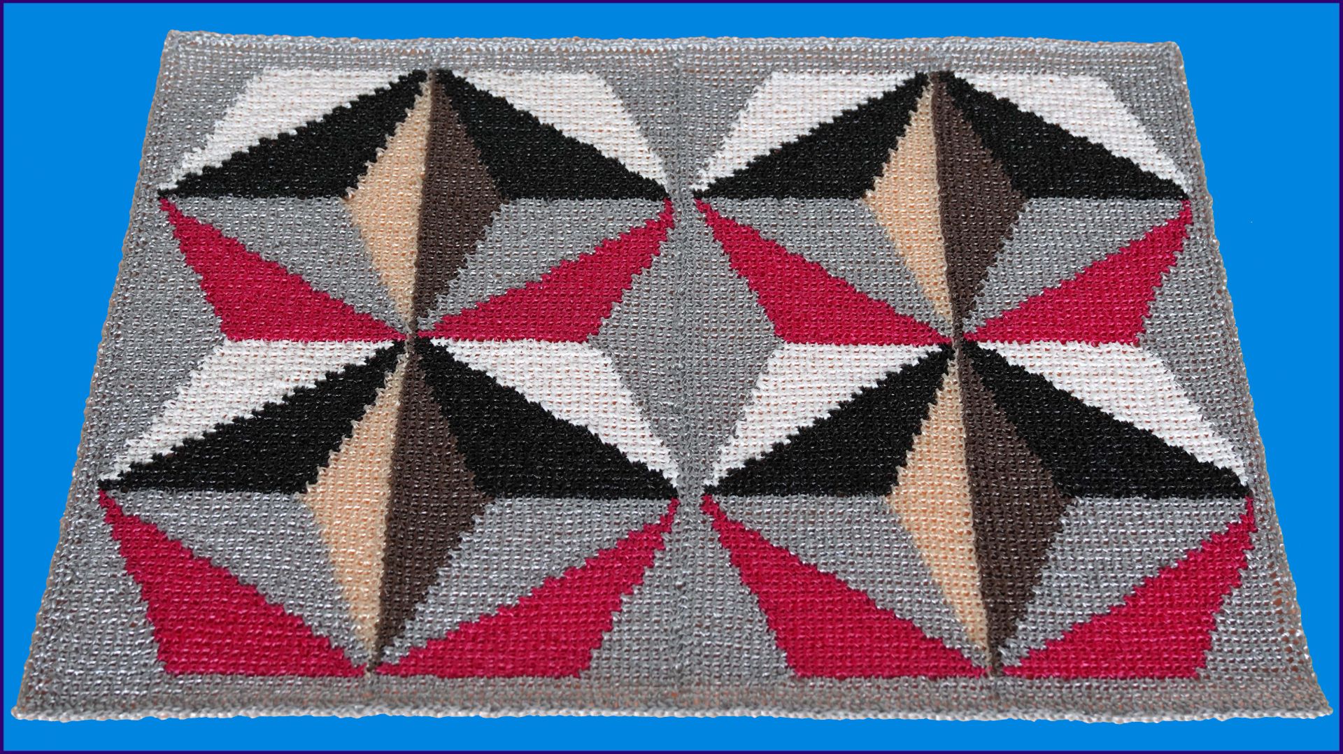 Коврик из полипропиленовой пряжи тунисским крючком. Часть 3.