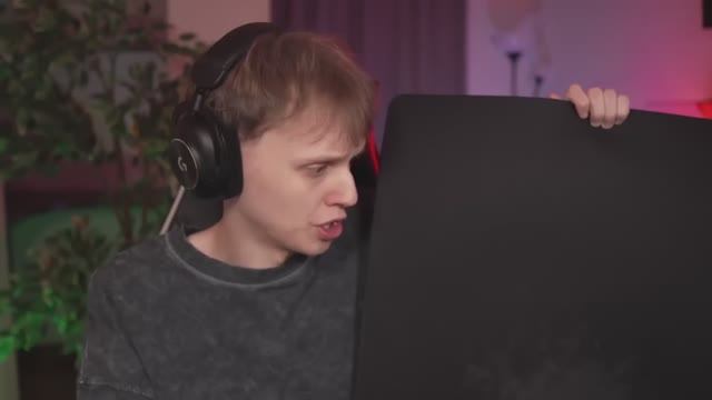 [BreeL] Купил СТЕКЛЯННЫЙ КОВРИК для Мыши за 2000 Рублей (CS2)