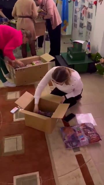 Салехардский детский сад «Мозаика» ЯНАО собрал подарки к Новому году для маленьких жителей Волновахи