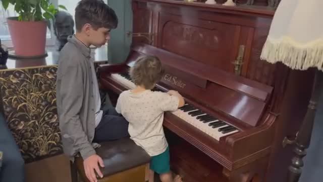 Когда берешь пример со старшего товарища