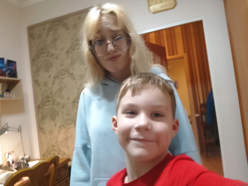 я у бабушки с сестрой