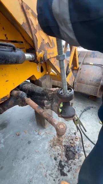 Оптимальный способ извлечения обоймы подшипника без повреждений.