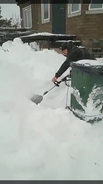 Снегоуборщик аккумуляторный