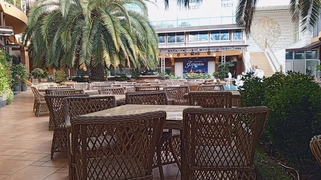 Ты мужчин покупаешь по вызову. читает автор Богдан Бандура