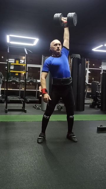 Один на один с гантелей - рывок с пола. Сегодня 32 кг.