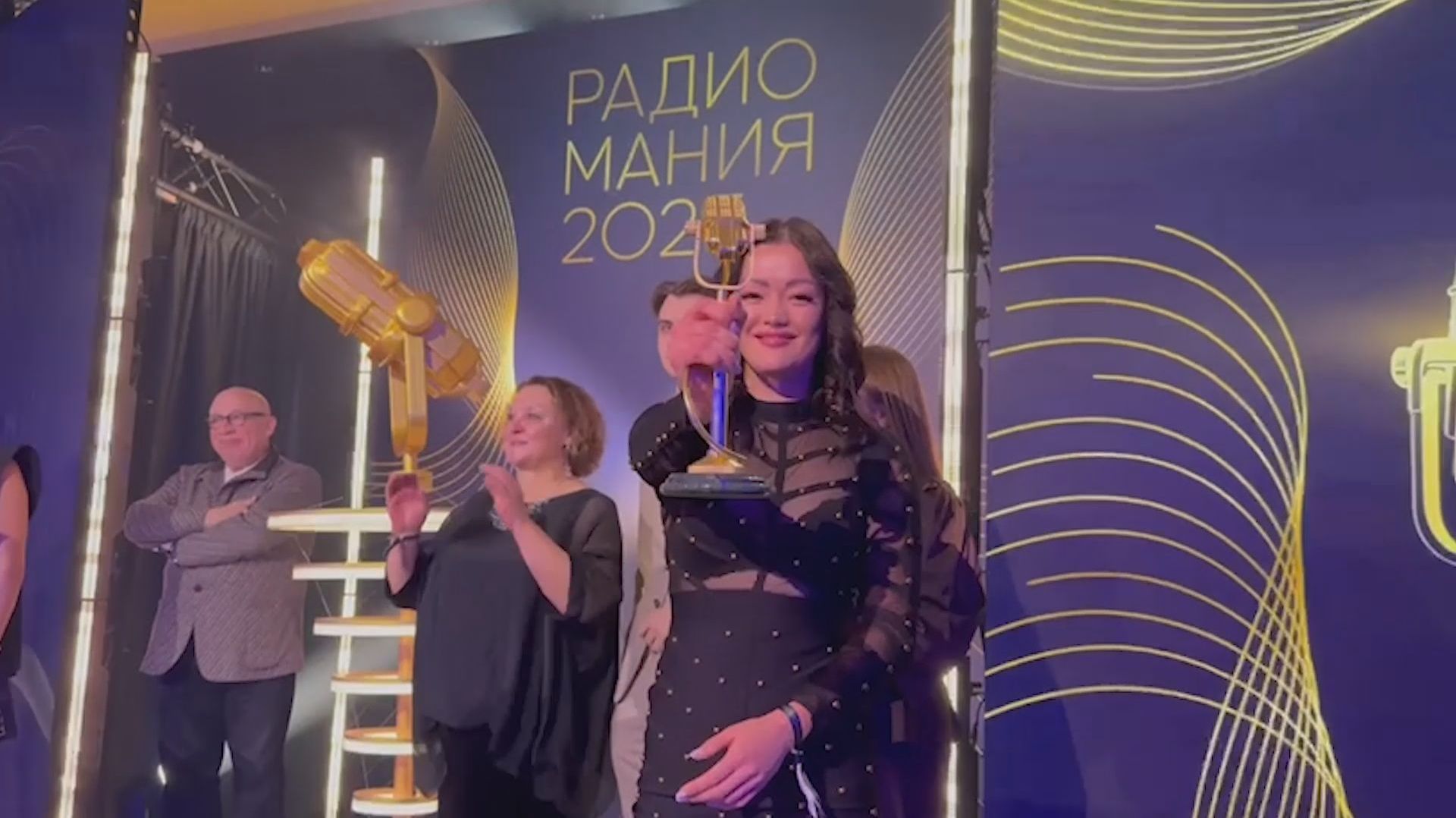 ЗОЛОТОЙ МИКРОФОН