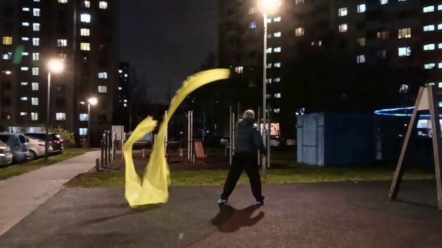 Вечерняя разминка с 6-ти метровой лентой Дракона на палочке (4)