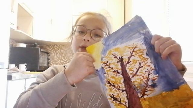 Показываю свои рисунки.