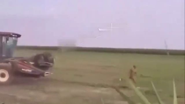 В Дурке комбайнер гоняется за ТЦК! (Архив)