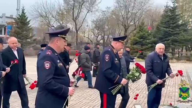 Глава УМВД Приморья, ветераны и общественники почтили память сотрудников органов внутренних дел