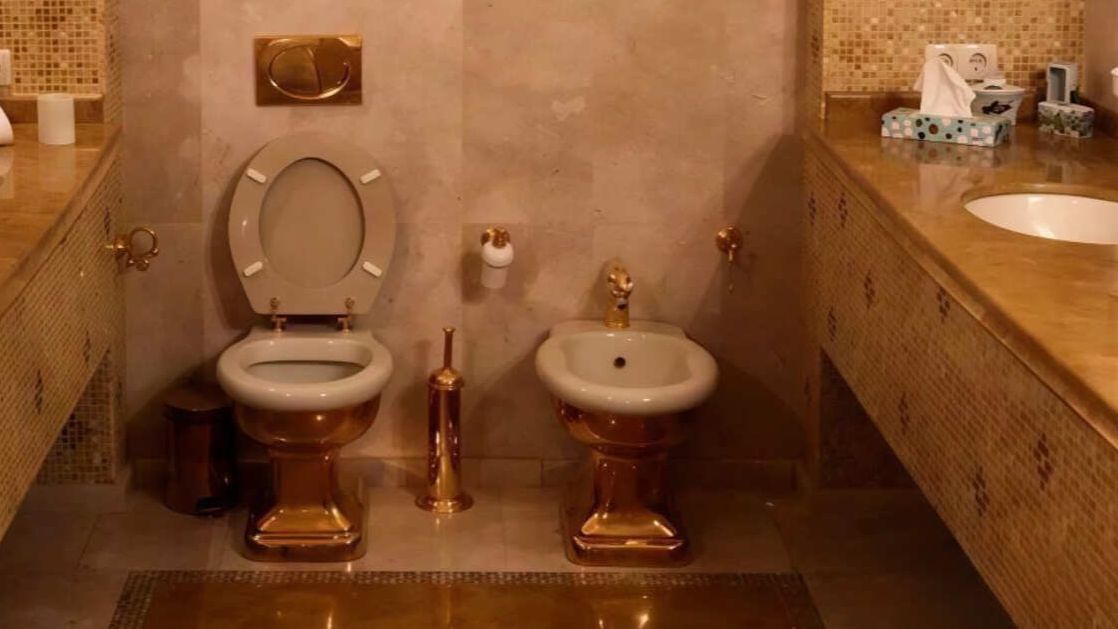 Евродепутат Дюрк: деньги венгров не будут смыты в золотые украинские унитазы