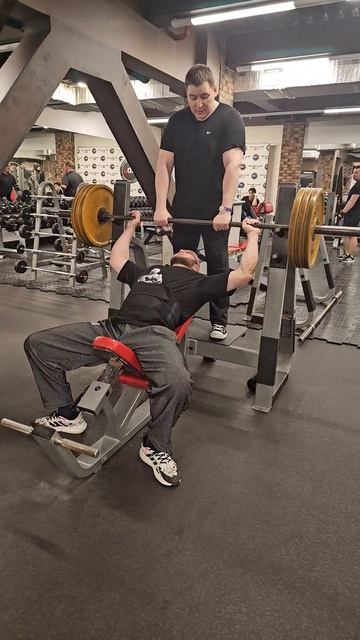 Жим 110 кг на наклонной скамье в 50 лет