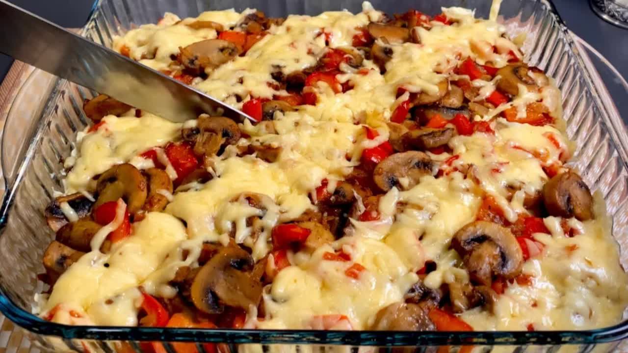 Картошка с грибами и перцем в духовке. простой рецепт, который всегда получается невероятно вкусным