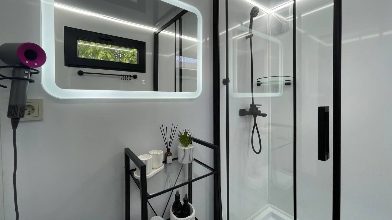 Обзор кабины мобильного душевого комплекса