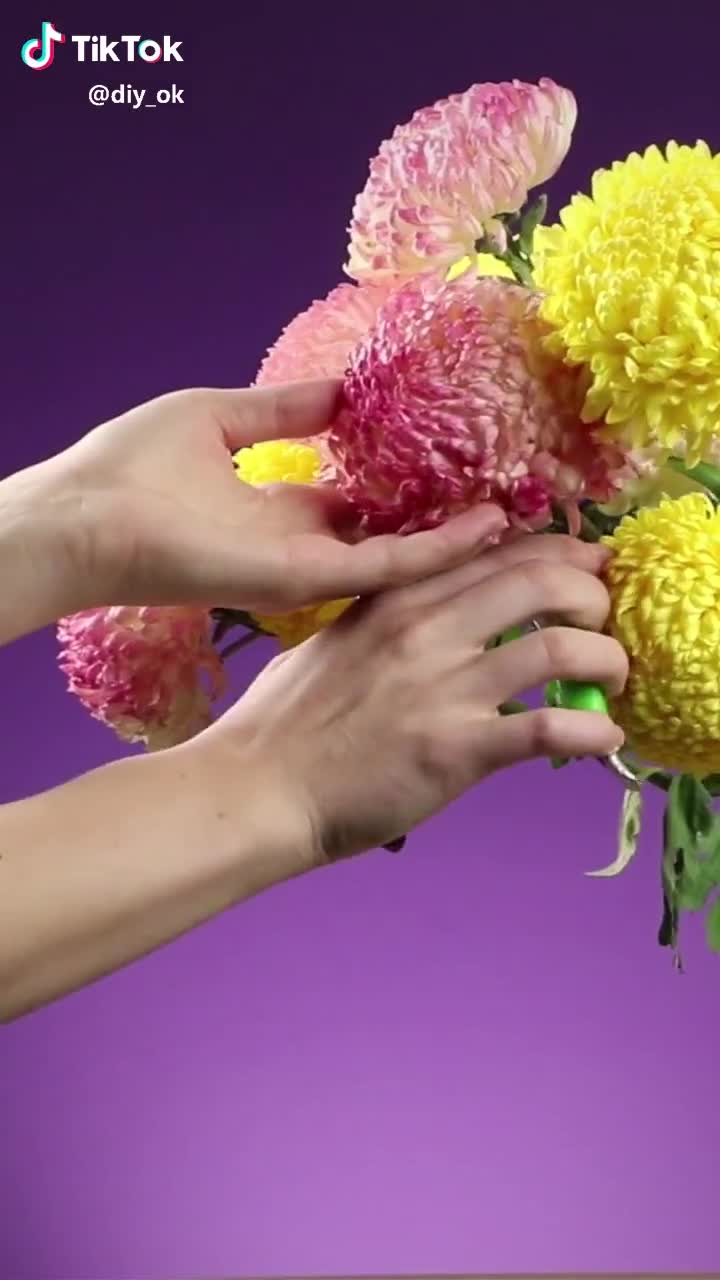 Подари жене букет.