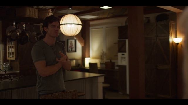 Смотреть онлайн Без фильтров Follow Her - Трейлер