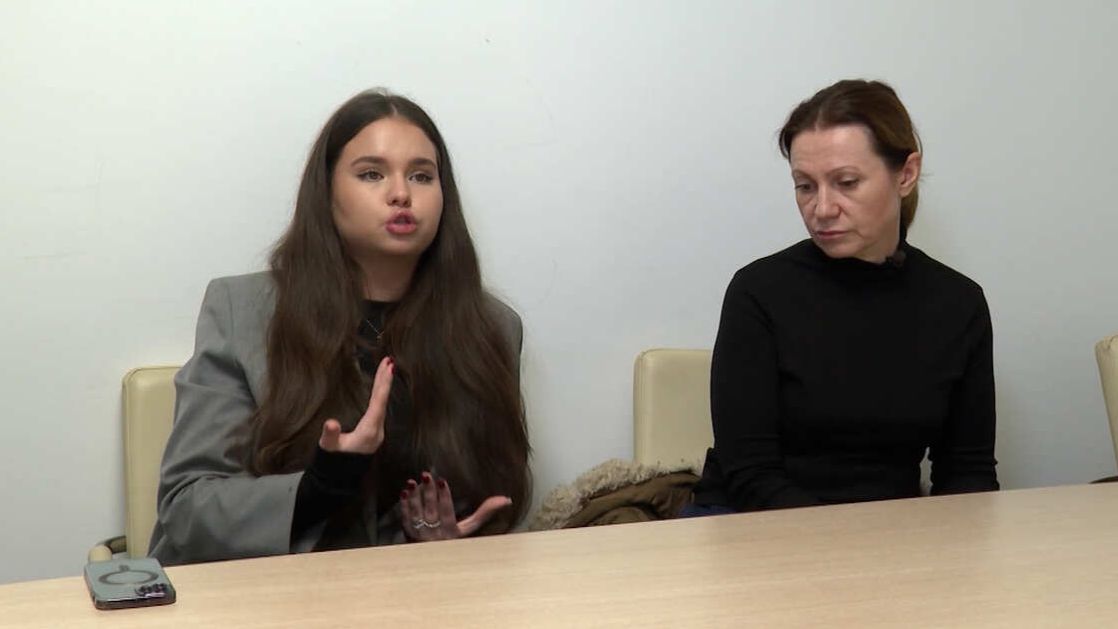 "Избивал годами": дочь главы Федерации хоккея Ленобласти обвинила отца в насилии