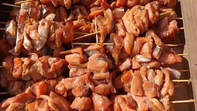 Рыбный шашлык холодного копчения на шпажке