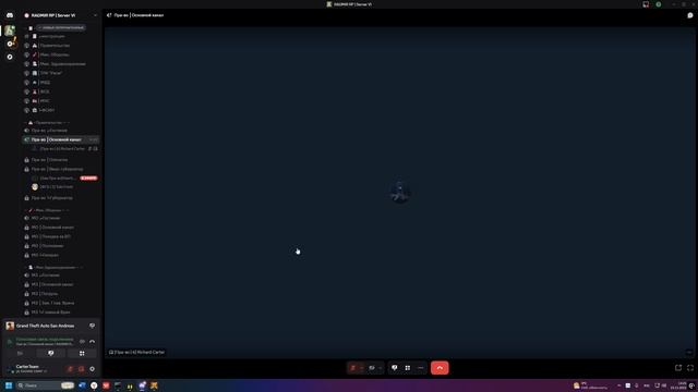 ребенок играется