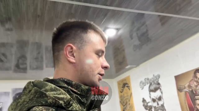 Боец создал барбершоп в блиндаже