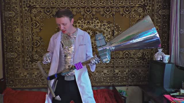 МАГНЕТРОННАЯ ПУШКА из микроволновки и электрошокера