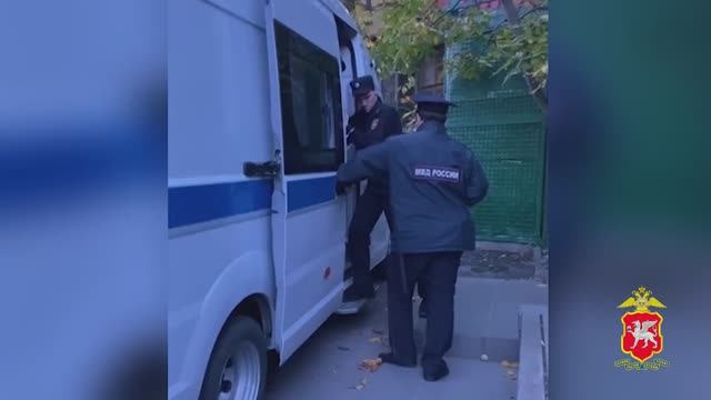 В Ялте полицейские предотвратили заказной поджог четырёх автомобилей и торгового павильона
