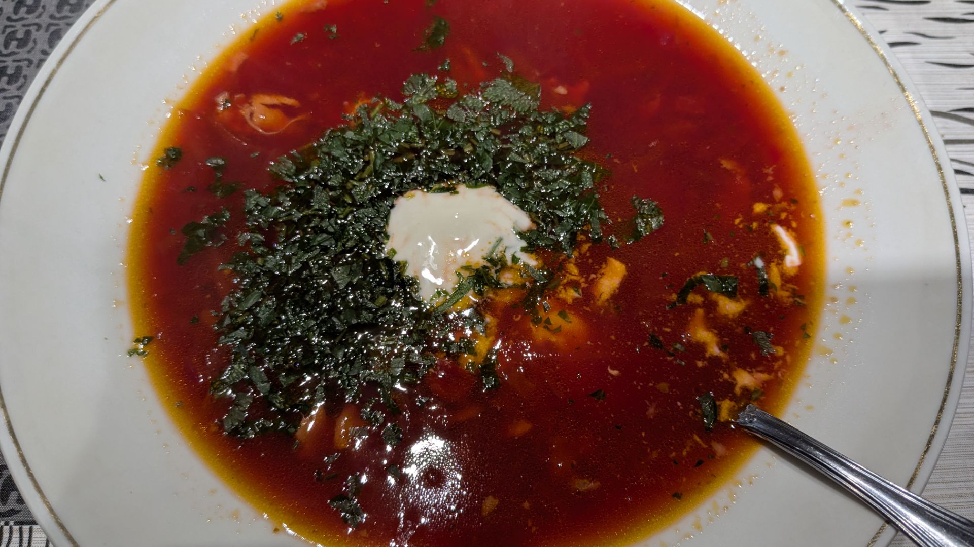 Солю икру плотвы, самый быстрый борщ, обзор мангала для друзей.