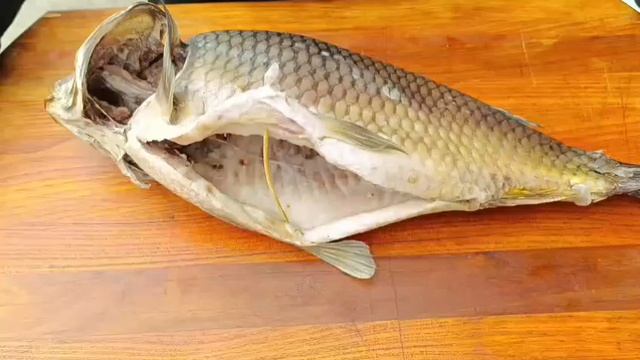 Карп вяленый слабо солёный