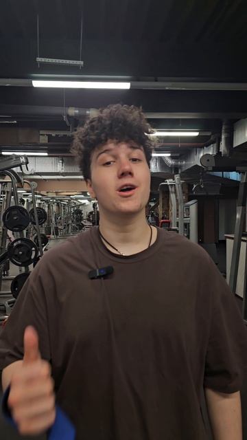 15 летний тянет 43 кг одной рукой