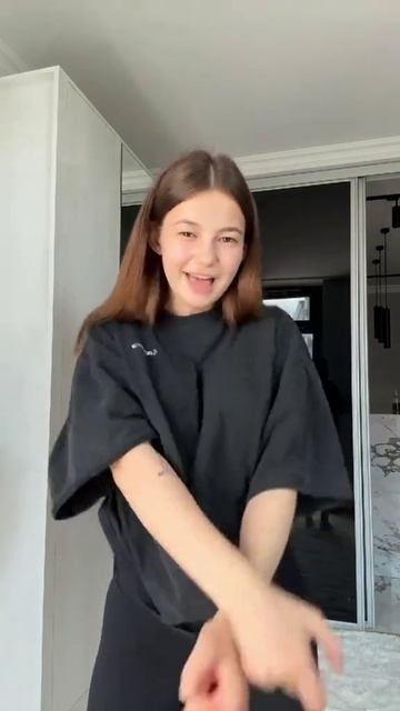 Милая студентки брюнетка