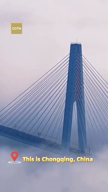 🚝Скоростной поезд «пролетает» сквозь облака