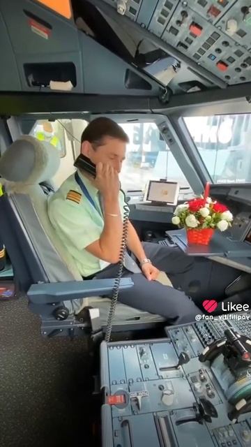 Мама пилота на борту☺️🥰❤️#самолёт #пилот #мама #летим #полет #небо #любовь