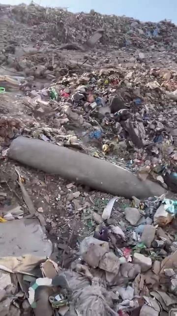 Улицы Газы завалены мусором, горы которого растут с каждым днём