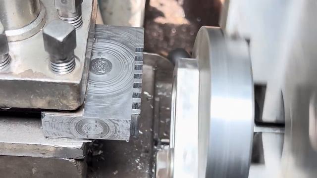 Специалист по токарным станкам