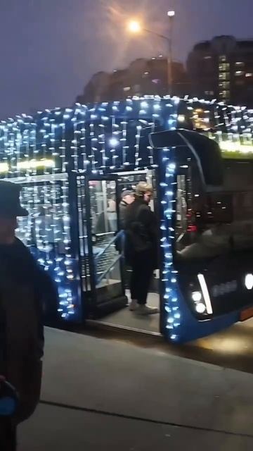 🚌По Москве уже ездят новогодние электробусы🚌