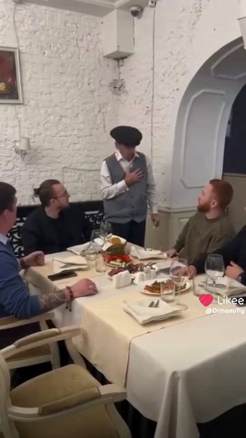 Майбах и Гелинтваген на входе🤣🤣😅#юмор #смешно #смех #смешное #смешные #смешныевидео #смешноевидео