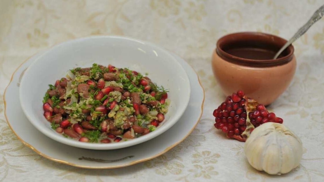 Дело об отравлении 350 человек салатом от "Кухни на районе" направили в суд