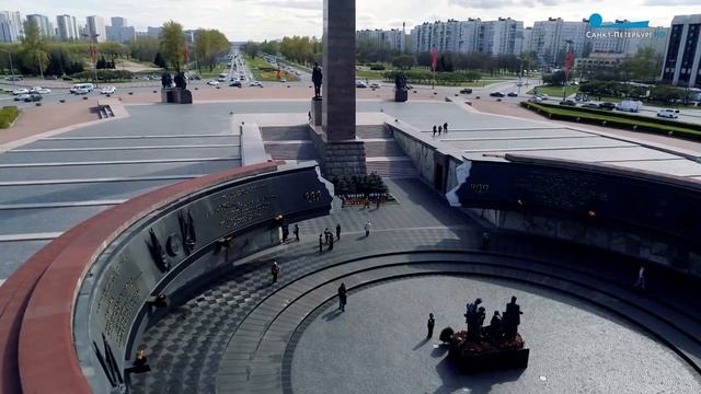 Монумент героическим защитникам Ленинграда