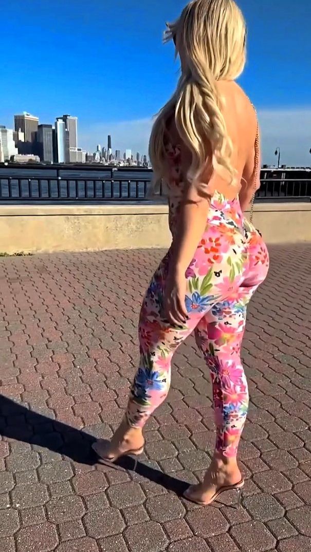 Модель потрясла этим нарядом