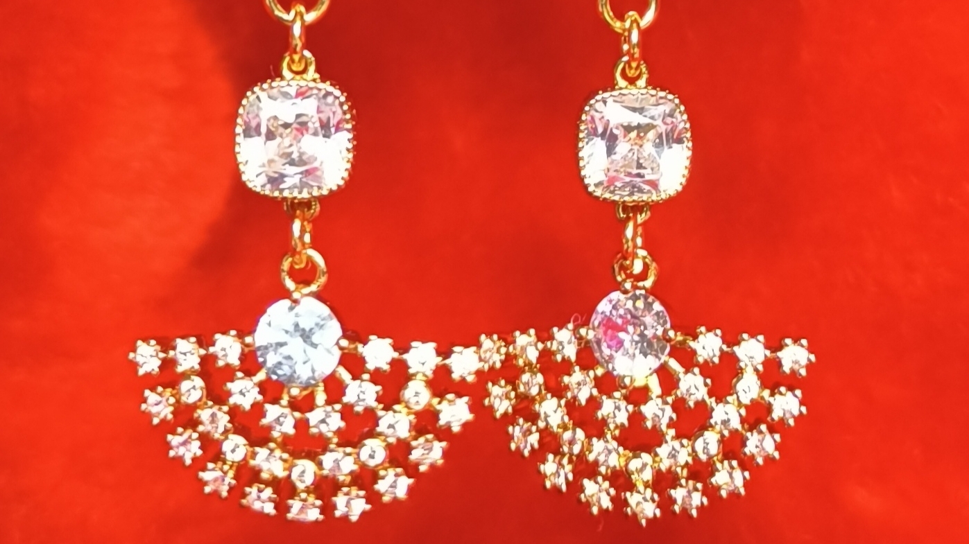 Великолепные серьги с подвесками