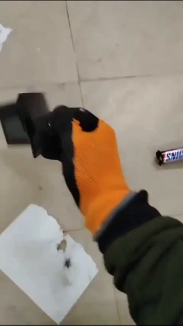 Не поднимайте найденные предметы!